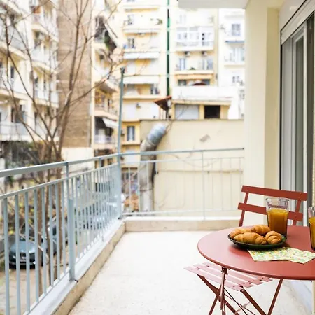 Urban Bliss - Bright, Calm & Spacious Selanik