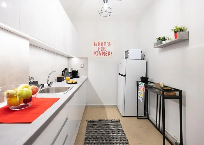 Urban Bliss - Bright, Calm & Spacious Apartment