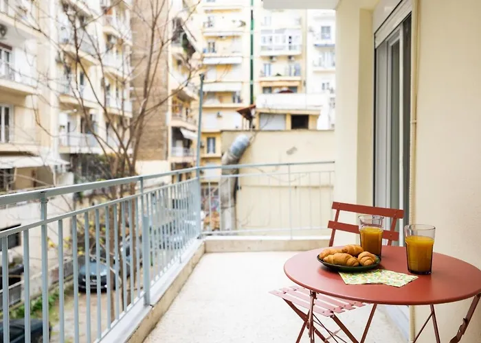 Urban Bliss - Bright, Calm & Spacious テッサロニキ